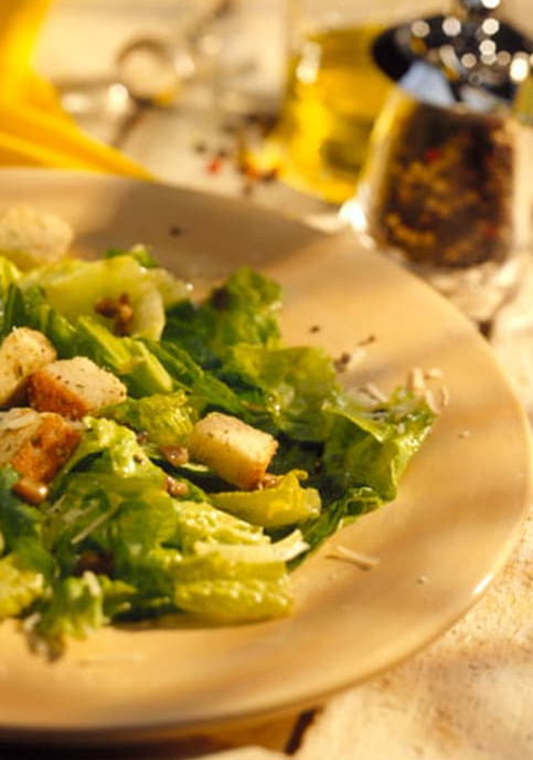Как приготовить простой салат Цезарь